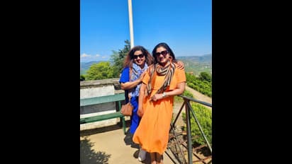 பாட்டி ஆனாலும் பியூட்டி குறையல! 55 வயதிலும் அழகு குறையாத அருண் விஜய்யின் அக்கா கவிதா விஜயகுமார் போட்டோஸ்!