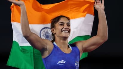 உடல் எடையை குறைக்க பட்ட கஷ்டம் கொஞ்ச நஞ்சமல்ல: முடி வெட்டுவது, ரத்தத்தையும் வெளியேற்றியும் பலனில்லை!