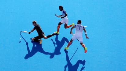 ആദ്യം മുന്നിലെത്തിയത് ഇന്ത്യ, ഇരട്ട പ്രഹരവുമായി തിരിച്ചടിച്ച് ജർമനി; ഹോക്കി സെമിയിൽ ഇഞ്ചോടിഞ്ച് പോരാട്ടം