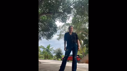  ಹರಿದಿರುವ ಜೀನ್ಸ್‌ನಲ್ಲಿ ಪ್ರಿಯಾಂಕಾ ಉಪೇಂದ್ರ; ಈ ನಿನ್ನ ನಗುವಿಗೆ ಕಾರಣವೇನೇ ಎಂದ ನೆಟ್ಟಿಗರು! 