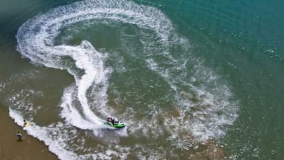 പെൺമക്കളോടിച്ച ജെറ്റ് സ്കീയിടിച്ച് കടലിലേക്ക് തെറിച്ച് വീണ് അമ്മ, 47കാരിക്ക് ദാരുണാന്ത്യം