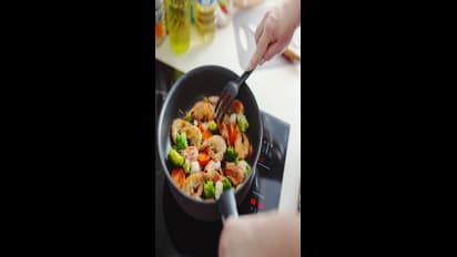 ನಿಂತು ಅಲ್ಲ, ಕೂತು ಅಡುಗೆ ಮಾಡಿದ್ರೆ ಏನಾಗುತ್ತೆ ಗೊತ್ತಾ? 