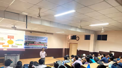 தமிழக அரசு ஊழியர்களுக்கு அடித்தது ஜாக்பாட்! நிலுவையில் உள்ள மொத்த சம்பளத்தையும் வழங்க உத்தரவு