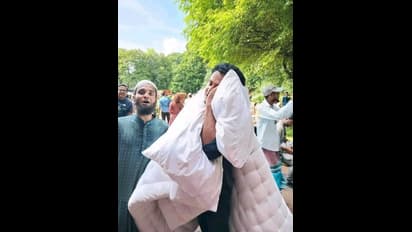 షేక్ హసీనా ఇల్లు లూటీ... చివరకు చీరలు, జాకెట్లు కూడా వదిలిపెట్టలేదుగా.. ఏమేం ఎత్తుకెళ్లారో చూడండి