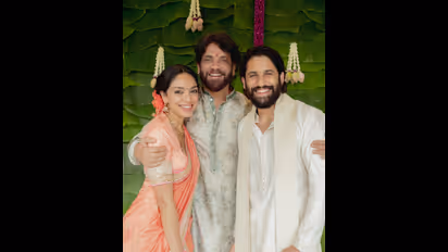 అఫీషియల్: నాగ చైతన్య, శోభిత నిశ్చితార్థం పూర్తి..కొత్త జంటకి నాగార్జున బ్లెస్సింగ్స్, బ్యూటిఫుల్ ఫొటోస్  