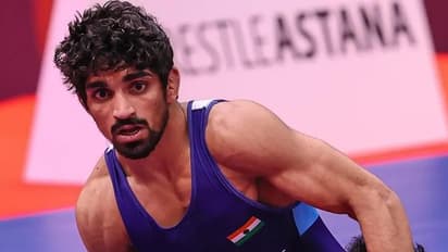 ഒളിംപിക്സില് ഇന്ത്യക്ക് വീണ്ടും മെഡല് പ്രതീക്ഷ! ഗുസ്തിയില് അമന് സെഹ്രാവത് സെമിയില്