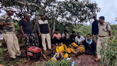 ಅದಿರು ಅಗೆದಿದ್ದಾಯ್ತು, ಇದೀಗ ಸಂಡೂರು ಬೆಟ್ಟಗಳಲ್ಲಿನ ಗುಹೆಯೊಳಗೆ ನಿಧಿ ಶೋಧ: ಹೊಸ ಟೆಕ್ನಾಲಜಿ ಬಳಸಿ ಖದೀಮರಿಂದ ಶೋಧನೆ