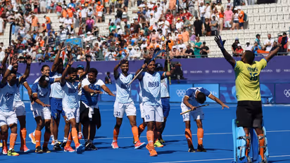 Sreejesh retires with bronze in Paris Olympics: Team bows down, Harmanpreet carries 'Wall' on shoulders| WATCH