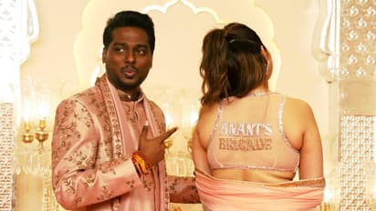 அம்பானி மகன் திருமணத்திற்கு அட்லீ மனைவி அணிந்து வந்த ஆடை இவ்வளவு காஸ்ட்லியானதா? விலை தெரிஞ்சா ஷாக் ஆகிடுவீங்க