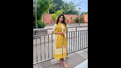 ಕೊಲ್ಕತ್ತಾ: ಕಾಳಿಘಾಟ್ ಶಕ್ತಿಪೀಠದಲ್ಲಿ ಜಪ ಮಾಲೆ ಹಿಡಿದು, ಧ್ಯಾನಕ್ಕೆ ಕುಳಿತ ಪುಟ್ಟ ಗೌರಿ  