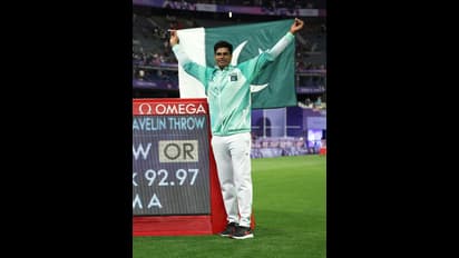 ஒலிம்பிக்கில் சாதனை படைத்த தங்க மருமகனுக்கு எருமை மாடு பரிசளித்த மாமனார் – பாகிஸ்தான் நடந்த சுவாரஸ்ய சம்பவம்!