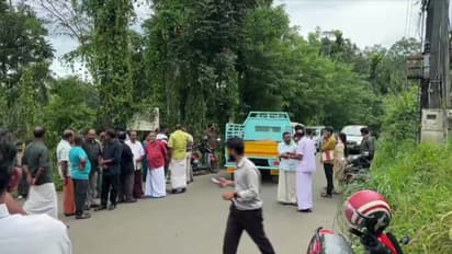 நிலச்சரிவில் இருந்து மீள்வதற்குள் வயநாட்டில் அடுத்த அதிர்ச்சி! அலறிய பொதுமக்கள்! சாலையில் தஞ்சம்!