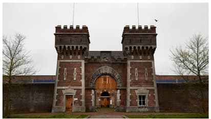 അയൽ രാജ്യത്ത് നിന്നും സ്വന്തം രാജ്യത്തേക്ക് കുറ്റവാളികളെ ഇറക്കി നെതർലന്‍ഡ്; അതിനൊരു കാരണമുണ്ട്