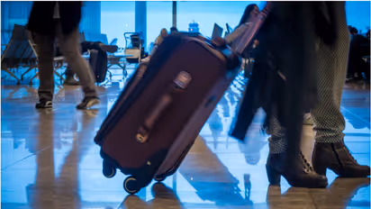 രാവിലെ 7.45, എമര്‍ജന്‍സി കോൾ, ഉടനെത്തി അധികൃതർ; എയർപോർട്ടിലെ ബാഗേജ് കറൗസലിൽ കുടുങ്ങി സ്ത്രീ, രക്ഷിക്കാനായില്ല