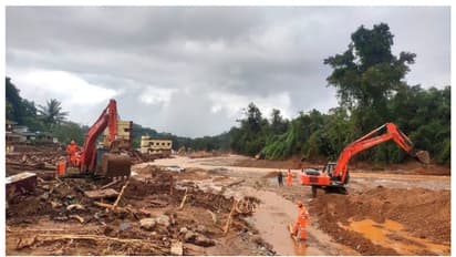 கர்ணனாக மாறி... வயநாடு மக்களுக்கு நிவாரண நிதியை வாரி வழங்கிய தனுஷ்... அதுவும் இவ்வளவா?