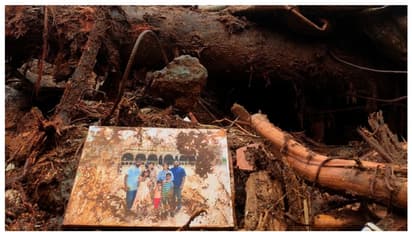 ദിവസങ്ങള്‍ കഴിഞ്ഞിട്ടും ഓർമ്മകളില്‍ നിന്നും മായാത്ത ദുരന്ത ഭൂമിയില്‍ നിന്നുള്ള ചിത്രങ്ങള്‍ 