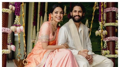 வெட்கத்தில் சிவந்த சோபிதா..வாரி அணைக்கும் நாக சைதன்யா - வெளியான கியூட் எங்கேஜ்மெண்ட் பிக்ஸ்!