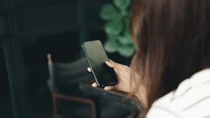 7 साल का रिश्ता-6 सप्ताह की बेटी और पति के फोन वो राज, यह देख महिला हैरान