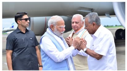 പ്രധാനമന്ത്രി മോദി കേരളത്തില്‍; സ്വീകരിച്ച് മുഖ്യമന്ത്രിയും ഗവര്‍ണറും, വയനാട്ടിലേക്ക് തിരിക്കും