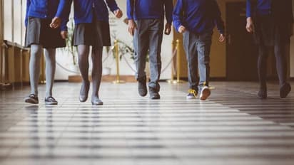 കറുത്ത നിറത്തിലുള്ള വസ്ത്രം ധരിക്കരുത്, വിചിത്ര നിർദ്ദേശവുമായി ടെക്സാസിലെ സ്കൂൾ, വൻ വിമർശനം