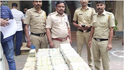 അ൪ധ രാത്രിയിൽ രഹസ്യവിവരം; കാർ തടഞ്ഞുനിർത്തി പരിശോധിച്ചു, മൂന്ന് കോടിയുടെ കുഴൽപണവുമായി 2 പേർ അറസ്റ്റിൽ