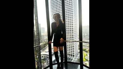 ಗ್ಲಾಮರಸ್ & ಮಾಡ್ರನ್ ಲುಕ್‌ನಲ್ಲಿ ಶ್ರೀಲೀಲಾ ಸಖತ್ ಪೋಸ್: ಮುತ್ತು ಕೊಟ್ಟು ನಾಲಿಗೆ ತೋರಿಸಿದ ಕಿಸ್ ಬ್ಯೂಟಿ!