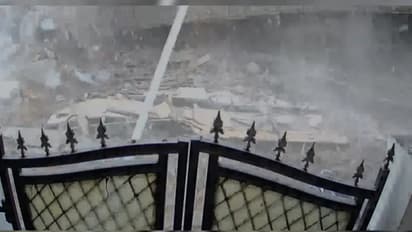 കനത്ത മഴയിൽ ഇരുനില വീട് തകർന്ന് വീണു, 3 പേരെ രക്ഷപ്പെടുത്തി; സംഭവം ദില്ലിയിൽ, രക്ഷാപ്രവർത്തനം തുടരുന്നു