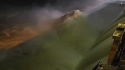 ಟಿಬಿ ಡ್ಯಾಂನ ಕ್ರಸ್ಟ್ಗೇಟ್ ಚೈನ್ ಲಿಂಕ್ ಕಟ್, ಅಪಾರ ನೀರು ನದಿಗೆ: ಆತಂಕದಲ್ಲಿ ನದಿ ಪಾತ್ರದ ಜನರು