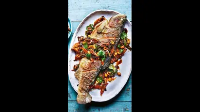 மீன் சாப்பிடும் போது 'இந்த' உணவுகளை மட்டும் தவிர்க்கனும்!! மீறினால் சேதாரம் தான்!!