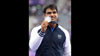 நீரஜ் சோப்ராவின் 3 அடுக்கு மாடி சொகுசு பங்களா பற்றி தெரியுமா? வீட்டிற்கு வெளியில் என்ன எழுதியிருக்கு?