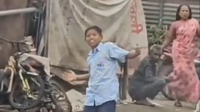 ಶಾರುಖ್ ಖಾನ್ ರೀತಿ ಪೋಸ್ ನೀಡಿದ ಬಾಲಕನಿಗೆ ತಾಯಿ ಕೊಟ್ಟಳು ಅಚ್ಚರಿ ಉಡುಗೊರೆ!