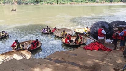 ಜಲಪಾತ ವೀಕ್ಷಣೆಗೆ ತಮಿಳುನಾಡು, ಕರ್ನಾಟಕ ನಿಷೇಧ ತೆರವು, ಹೊಗೇನಕಲ್ಗೆ ಪ್ರವಾಸಿಗರ ದಂಡು!