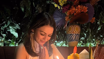 Hanksika : “இதே போல எப்பவும் ஹேப்பியா இருக்கணும் கடவுளே..” ஹன்சிகாவின் பர்த்டே கிளிக்ஸ் இதோ..