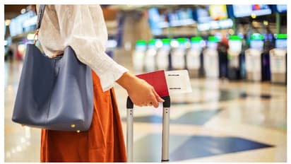 வெளிநாடு செல்ல விமான நிலையத்தில் விசா-பாஸ்போர்ட் தேவையில்லை!  இந்த ஆவணம் இருந்தால் போதும்!