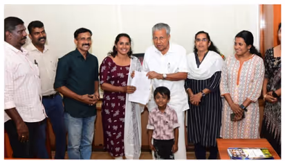 'മനസിനെ പിടിച്ചുലക്കുന്ന കാഴ്ചകളാണ് കണ്ടത്'; ദുരിതബാധിതര്ക്ക് 20 സെന്റ് ഭൂമി കൈമാറി അജിഷ; ഇംപാക്റ്റ്