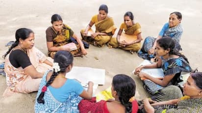 మహిళలు మీకు జోహార్లు.. అప్పులు చెల్లించడంలో మహిళలే టాప్.. తెలుగు రాష్ట్రాల్లో ఎంత మందో తెలుసా?