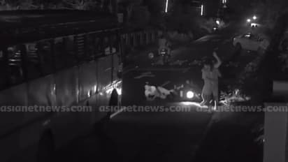 സ്കൂട്ടർ റോഡിൽ തെന്നി വീണു, യുവാവ് നടുറോഡിൽ വീണു; എതിരെ വന്ന കെഎസ്ആർടിസി ബസ് കയറി ദാരുണാന്ത്യം