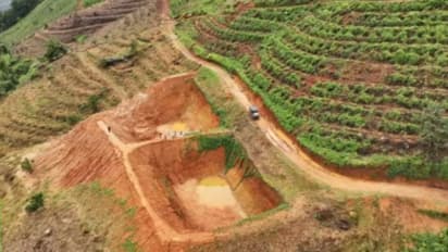 കുന്നിനുമുകളിലെ എസ്റ്റേറ്റിൽ സ്വകാര്യ വ്യക്തി അനധികൃമായി നിർമിച്ച കൂറ്റൻ ജലസംഭരണി നാട്ടുകാർക്ക് ഭീഷണിയാവുന്നു