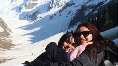 ಪರಿಸ್ಥಿತಿ ಎಷ್ಟೇ ಕೆಟ್ಟದಾಗಿರಲಿ ಗಟ್ಟಿಯಾಗಿರು ಎಂದಿದ್ದಾಳೆ ಅಮ್ಮ; ಪವಿತ್ರ ಗೌಡ ಪುತ್ರಿ ಭಾವುಕ ಪೋಸ್ಟ್‌ 