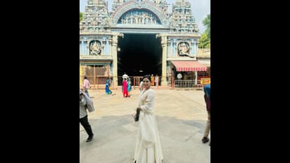 மதுரை தோசை.. மல்லிப்பூ சூப்பரோ சூப்பர்.. அப்படியே மீனாட்சி அம்மனையும் தரிசிச்சுட்டேன் - நடிகை ஐஸ்வர்யா லக்ஷ்மி