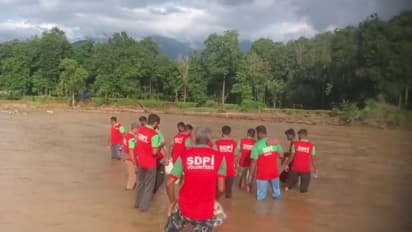 പെട്ടെന്നുള്ള കനത്ത മഴ; ചാലിയാറിൽ തെരച്ചിലിന് പോയ 14 അംഗ സംഘം പരപ്പൻപാറയിലെ വനത്തിനുള്ളിൽ കുടുങ്ങി