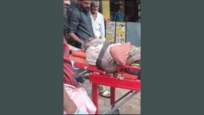 തെരുവില്‍ അവശനിലയില്‍ കണ്ട വയോധികനെ ആശുപത്രിയിലെത്തിച്ചു; ബന്ധുക്കളെ കണ്ടെത്തി കൈമാറുമെന്ന് സന്നദ്ധ പ്രവർത്തകർ