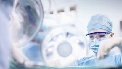 19 വയസ്സുകാരന് സ്തനവലിപ്പം കൂട്ടാനുള്ള ശസ്ത്രക്രിയ, മകന് മാനസികവളർച്ചയില്ലെന്നും ക്ലിനിക്ക് ചതിച്ചെന്നും അമ്മ