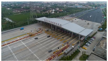 വീട്ടിലിരുന്ന ആളോട് 220 രൂപ ഈടാക്കി ടോൾ പ്ലാസ; ഇതെന്ത് മര്യാദയെന്ന് സോഷ്യൽ മീഡിയ