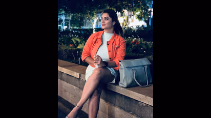 ಮಿನಿ ಸ್ಕರ್ಟ್, ಕ್ರಾಪ್ ಟಾಪಲ್ಲಿ ಮಿಂಚಿದ ಬೆಂಕಿ ತನಿಷಾ ಕುಪ್ಪಂಡ … ತೂಕ ಇಳಿಸಿ ಎಂದ ಅಭಿಮಾನಿ 