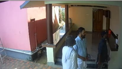 വീട്ടിൽ ട്രെഡ്‌മിൽ സ്‌ഥാപിക്കാനെത്തിയവരെ ഇടയ്ക്കുവെച്ച് കാണാതായി; അലമാര പരിശോധിച്ചപ്പോൾ 20 ലക്ഷം രൂപ കാണാനില്ല