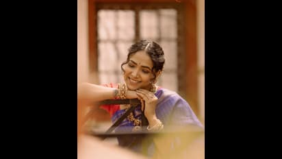 'ನಿಮ್ಮ ಲುಕ್‌ಗಿಂತ ಕಣ್ಣುಗಳೇ ಮಾತನಾಡ್ತಿವೆ..' ವರಮಹಾಲಕ್ಷ್ಮೀ ಹಬ್ಬಕ್ಕೆ ರೆಟ್ರೋ ಸ್ಟೈಲ್‌ನಲ್ಲಿ ಅನುಪಮಾ ಗೌಡ!