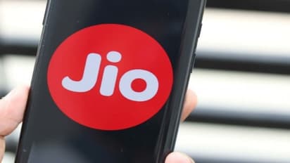 लेटेस्ट ऑफर: Jio के 5 सबसे सस्ते रिचार्ज प्लान, टैरिफ हाइक के बाद भी कीमत 300 से कम 