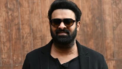 பாக்ஸ் ஆபிஸில் பாகுபலியாக திகழும் நடிகர் பிரபாஸ்! இத்தனை கோடி சொத்துக்களுக்கு அதிபதியா?