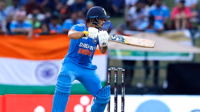 திரும்ப வந்துட்டேன்னு சொல்லு; ஸ்டைலாக சதம் அடித்து மபி. அணியை மிரட்டிய இஷான் கிஷன்